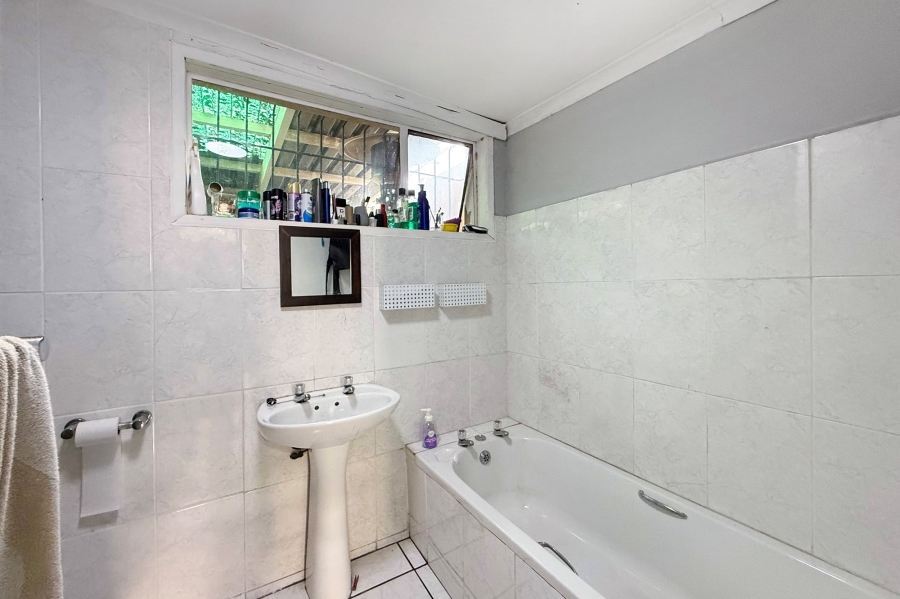 4 Bedroom Property for Sale in Bothasig Western Cape